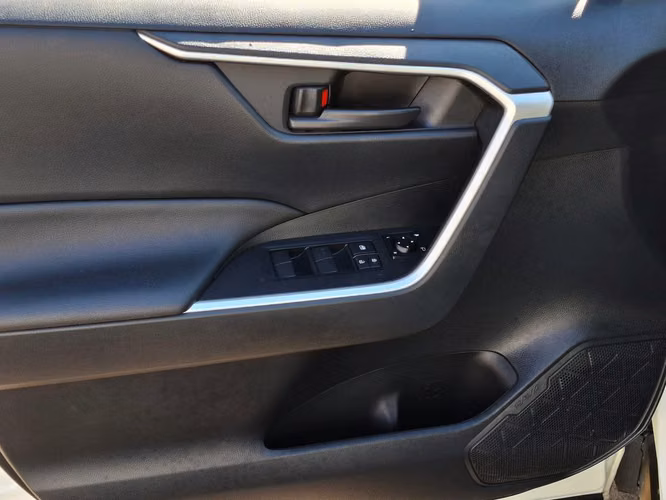 TOYOTA RAV4 2024 - Imagen 12