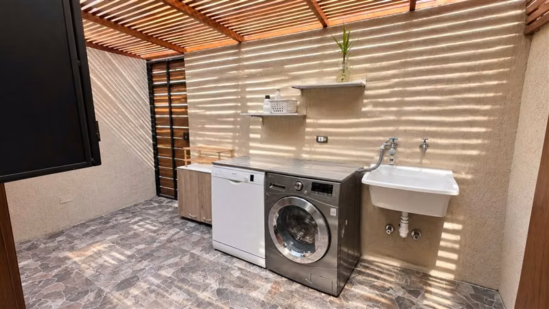 Amplio terreno plano 482m + piscina 8x5 + estac.x6 autos - Imagen 8