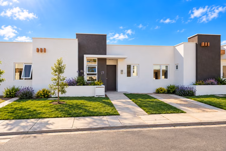 Casa mediterránea con amplio terreno en Altos de Rumié - Imagen 1