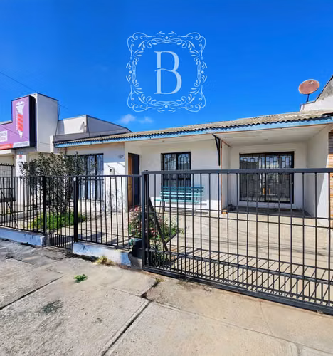 166 m² en Av. Cuatro Esquinas | Casa en venta (182574)