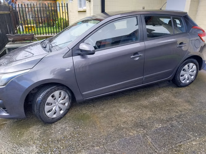 TOYOTA YARIS SPORT año 2016