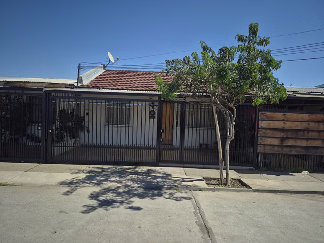 Arriendo casa en Psje. Presidente Arturo Alessandri N° 1148, comuna de Cerro Navia