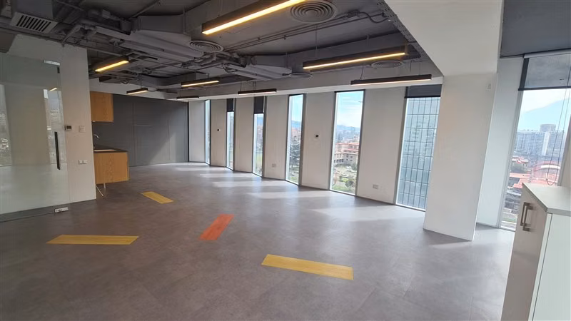 Oficina Arriendo Las Condes 140m2 PLibre Vista a Cordillera - Imagen 4