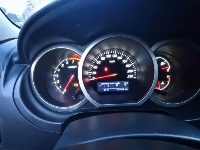 SUZUKI GRAND NOMADE 2.4   4X4 2016  SE - Imagen 6