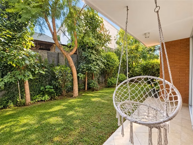 EN VENTA. 2 DORMITORIOS EN SUITE/SALIDA A JARDIN/M. Chile Es