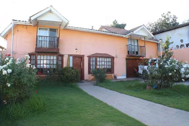 Gran casa a pasos de plaza de armas en Quillota - Imagen 18