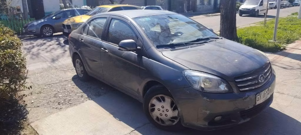 Vehículo sedan usado - Imagen 2