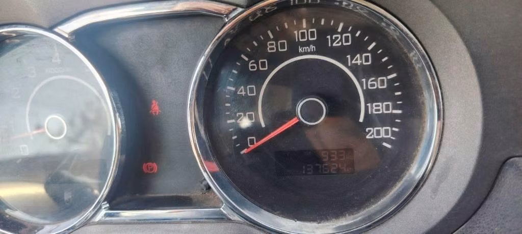 Vehículo sedan usado - Imagen 5