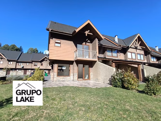 Vendo Townhouse en esquina, 3D2B3E, Pucón, 2,7km al centro