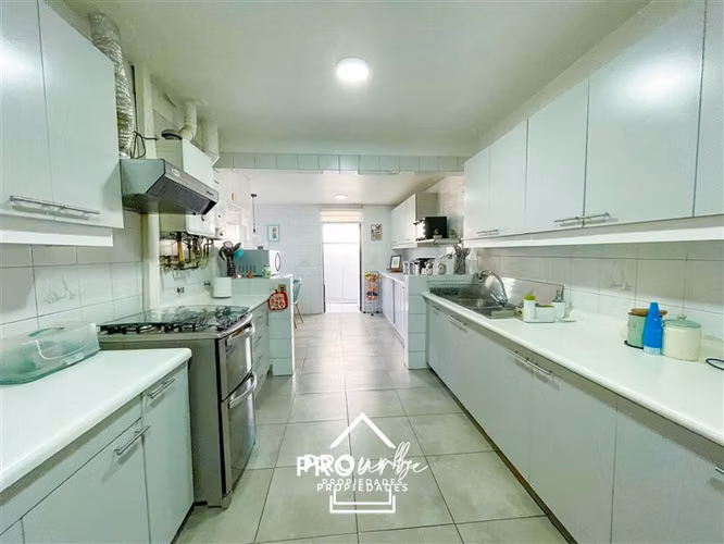 Frente Paseo Domínicos: 5D, terreno +500m2, precio único - Imagen 4