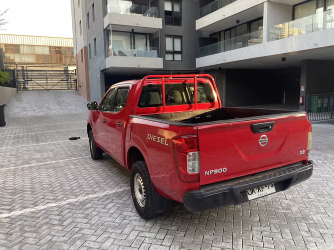 Nissan NP Diésel 4x2 Doble Cabina - Imagen 2