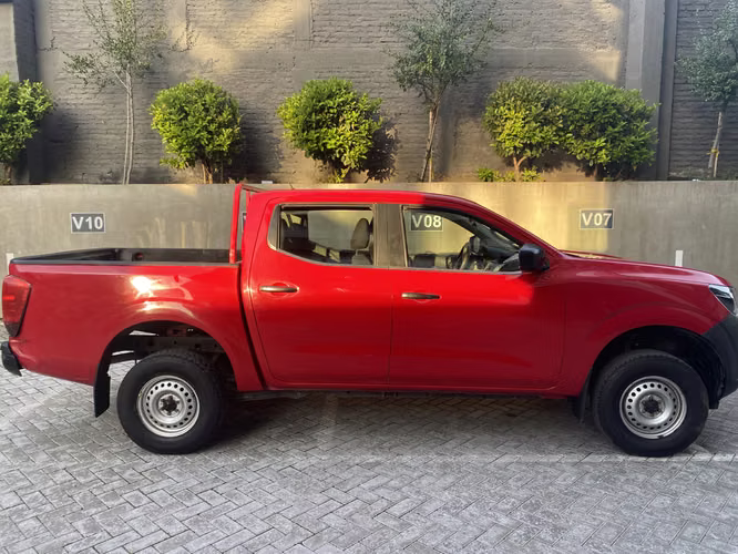 Nissan NP Diésel 4x2 Doble Cabina - Imagen 3