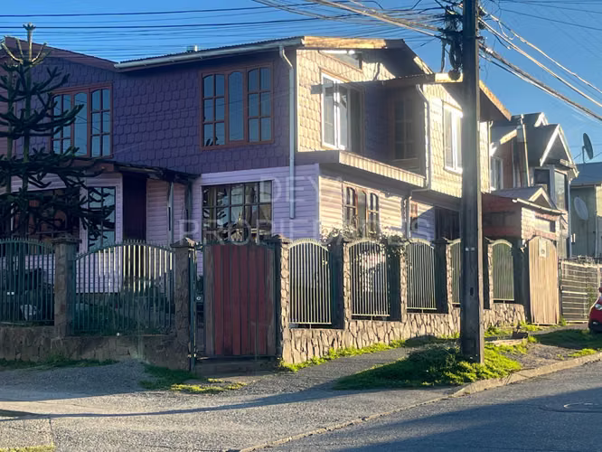 Amplia Casa en Castro, toda regularizada (182642)