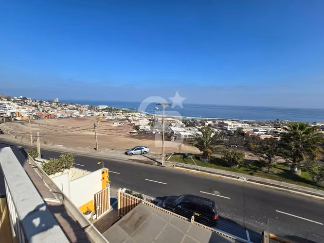 Exclusiva Casa Jardines de Sur con Vista al Mar