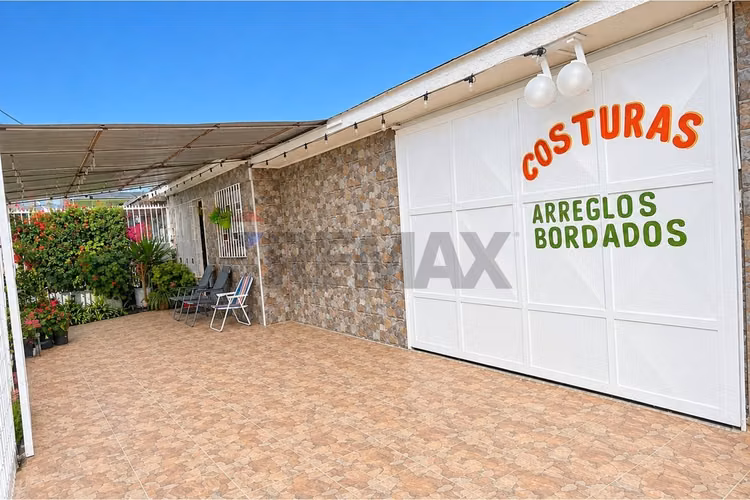 Casa esquina con taller y amplio patio - Imagen 4