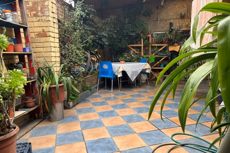 Casa esquina con taller y amplio patio - Imagen 19
