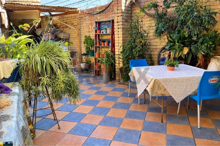 Casa esquina con taller y amplio patio - Imagen 18