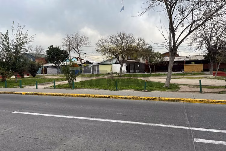 Casa esquina con taller y amplio patio - Imagen 6
