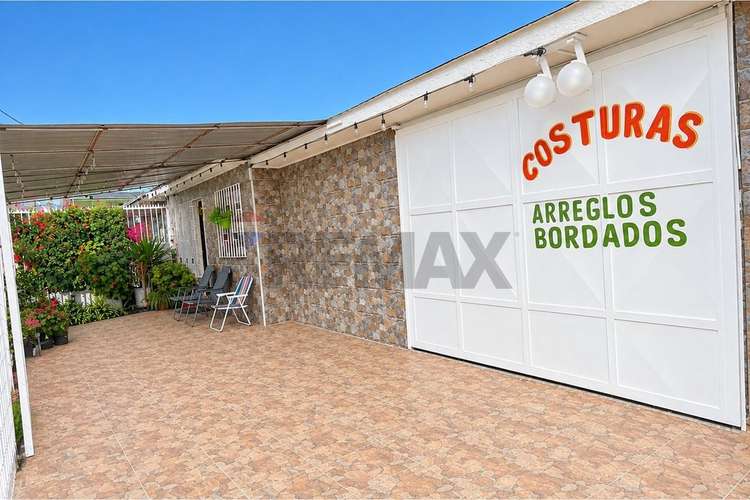 Casa esquina con taller y amplio patio