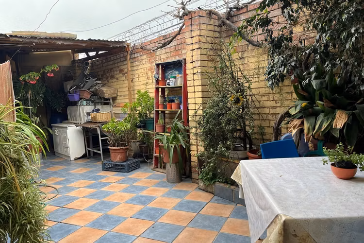 Casa esquina con taller y amplio patio - Imagen 17