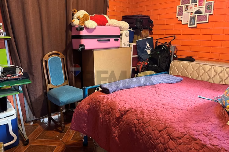 Casa esquina con taller y amplio patio - Imagen 12