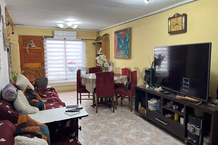 Casa esquina con taller y amplio patio - Imagen 7