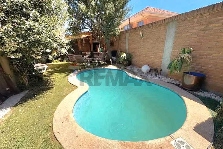 Casa 5d3b3e con piscina y jardín - Imagen 9