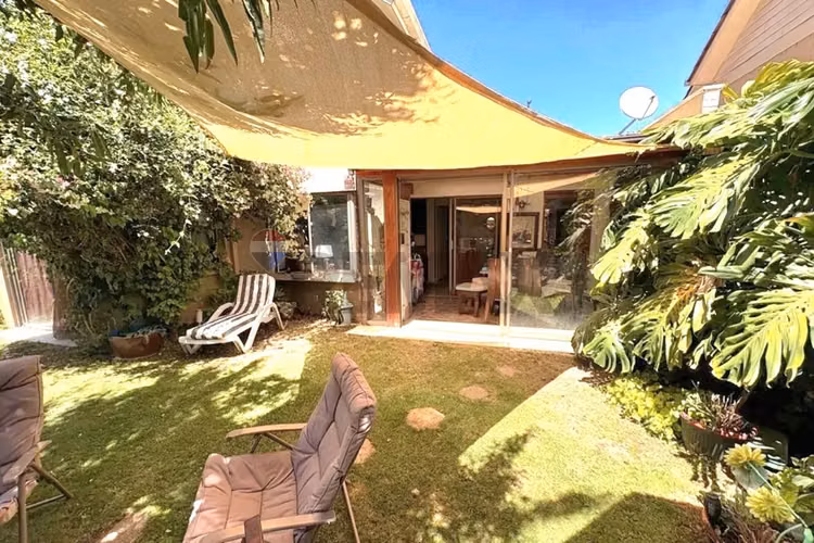 Casa 5d3b3e con piscina y jardín - Imagen 4