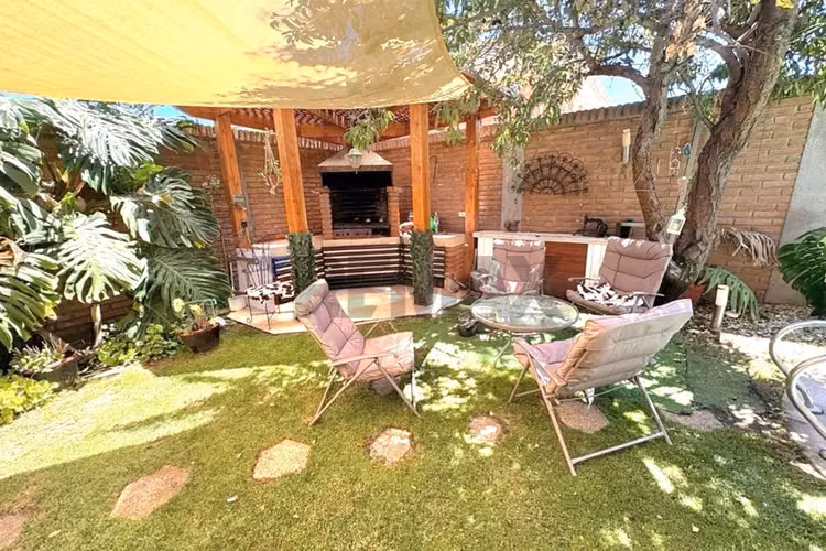 Casa 5d3b3e con piscina y jardín - Imagen 5