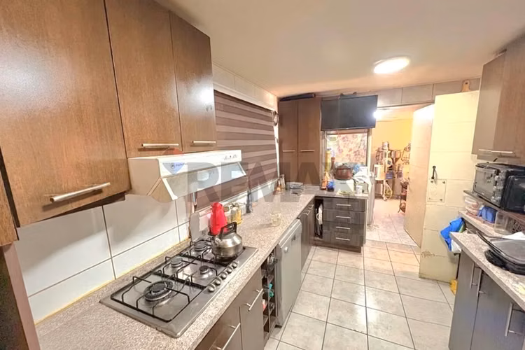 Casa 5d3b3e con piscina y jardín - Imagen 16