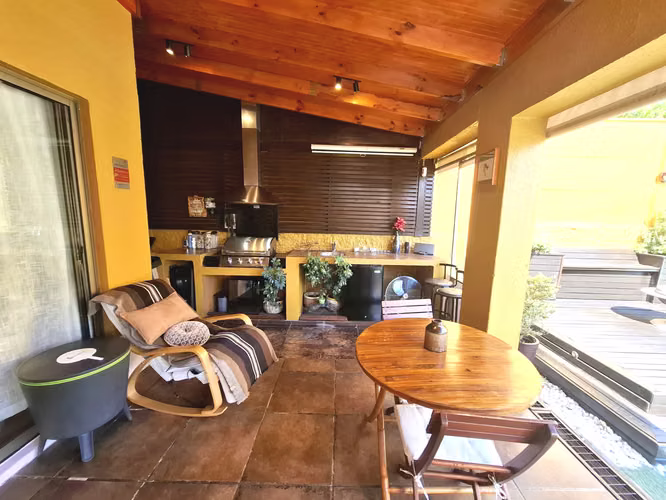 HERMOSA CASA AMPLIA , LUMINOSA CON TERRAZA Y PISCINA - Imagen 19