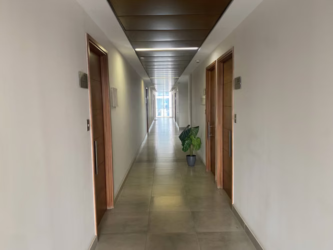 OFICINA ARRIENDO 30M2 PUERTAS DE CHICUREO - ESTACIONAMIENTO