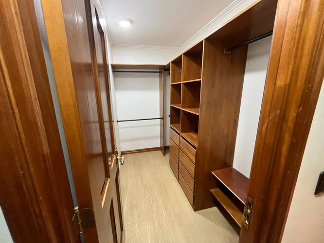 ARRIENDO DPTO DE 4 DORMITORIOS Y TRES BAÑOS EN BARRIO INGLES - Imagen 26