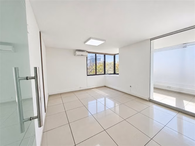 4 privados, 3 Baños/Sector el Golf. - Imagen 8