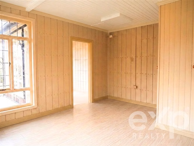 Oficina comercial arriendo. Calle San Francisco, Pto. Varas