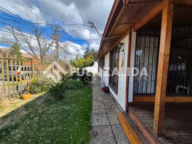Casa en venta de 3 dorm. en La Reina