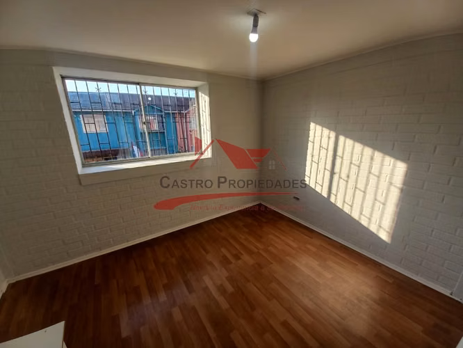 CASA DE DOS PISOS,  SOLIDA  2 DORMITORIOS, 1 BAÑO, QUILICURA