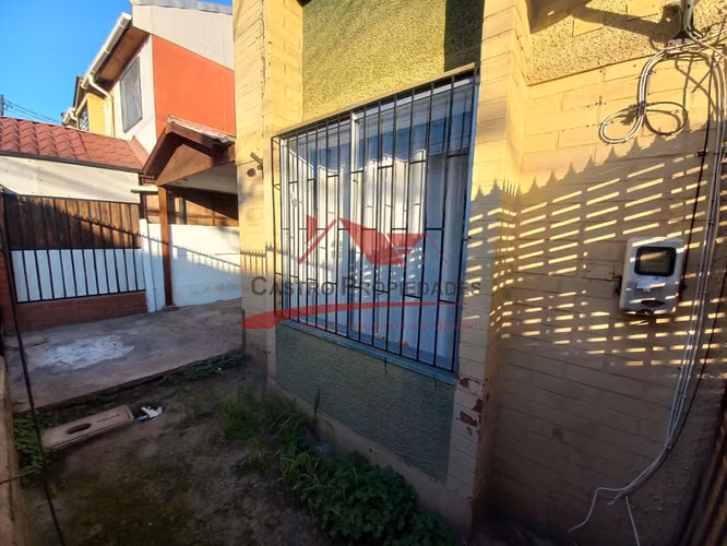 CASA DE DOS PISOS,  SOLIDA  2 DORMITORIOS, 1 BAÑO, QUILICURA