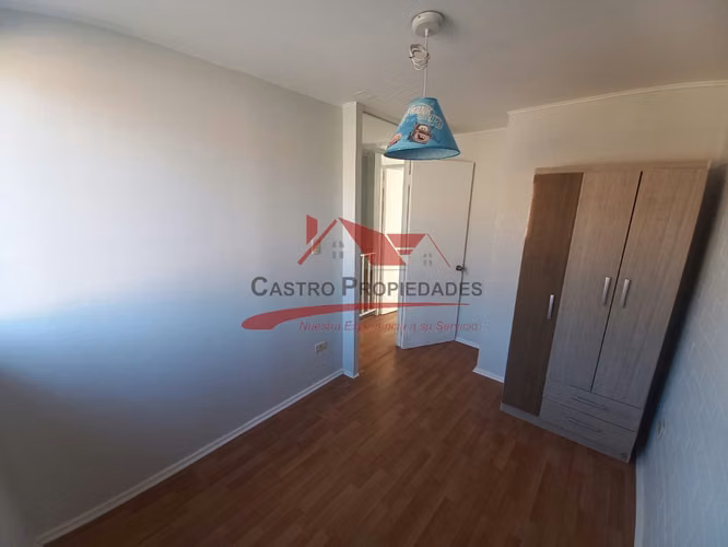 CASA DE DOS PISOS,  SOLIDA  2 DORMITORIOS, 1 BAÑO, QUILICURA