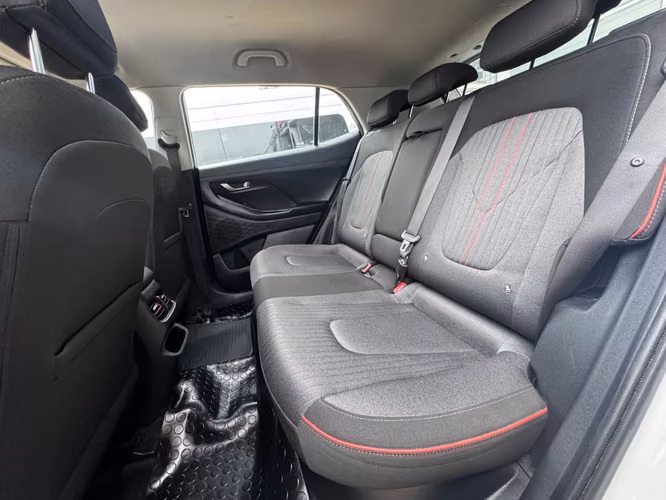 HYUNDAI CRETA 1.5 SU2I PLUS MT - Imagen 11