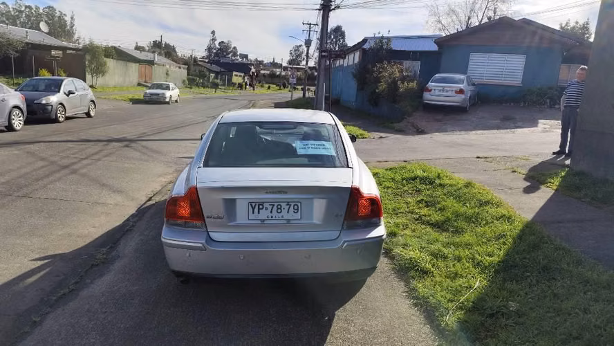  VOLVO S60 2.4 AUTOMÁTICO — AÑO 2005  $5.000.000 CONVERSABLE - Imagen 3