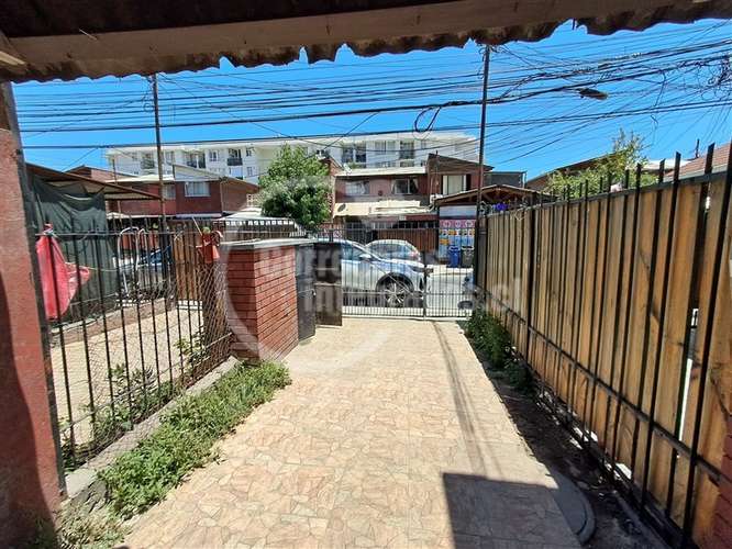 Casa en arriendo de 2 dorm. 1 baño 1 estac. en La Florida