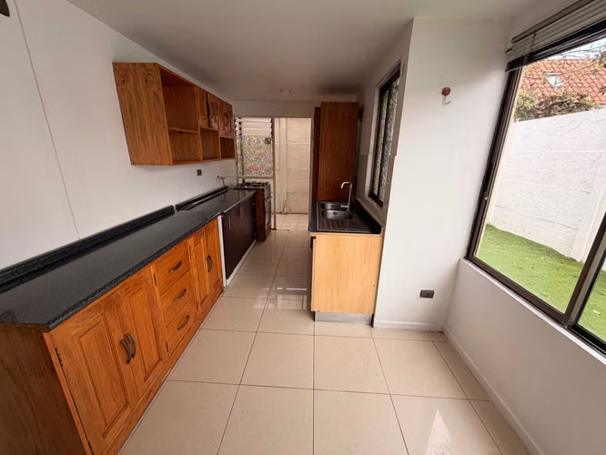 Moderna Casa con Excelente Conectividad (182706) - Imagen 21