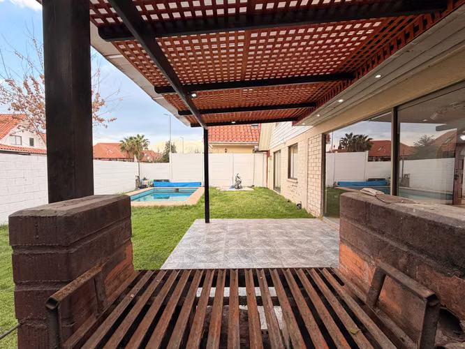 Moderna Casa con Excelente Conectividad (182706) - Imagen 24