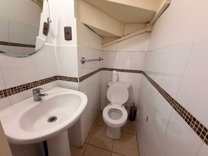 Moderna Casa con Excelente Conectividad (182706) - Imagen 20