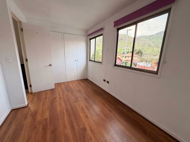 Moderna Casa con Excelente Conectividad (182706) - Imagen 12