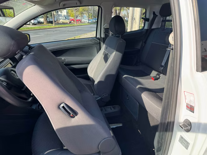 VOLKSWAGEN SAVEIRO CONFORTLINE 1.6 MEC SOLO 41.000 KM FULL CARPLAY AIRE AIRBAG VER EN LAS CONDES 2024