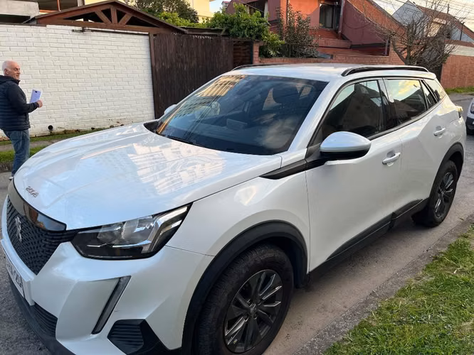 AUTO/SUV PEUGEOT 2008 AÑO 2020