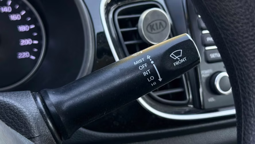 Kia Soluto 1.4 EX MT (2025) - Imagen 15
