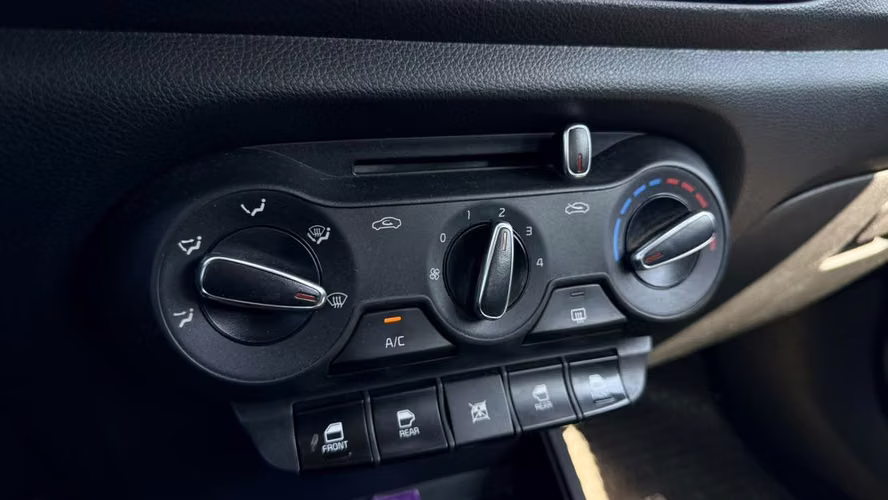 Kia Soluto 1.4 EX MT (2025) - Imagen 10